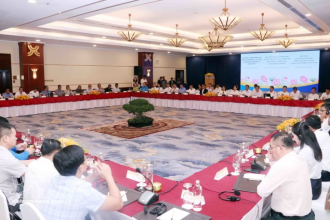  Ho Chi Minh City ready to share development experience with Laos, Cambodia